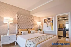 Sea Front Family Apartment - Image 1