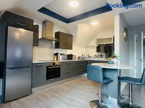 Pier House Luxury Apartment - Image 3