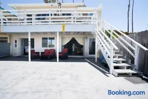 BEACHFRONT COTTAGE LOWER UNIT - Image 5