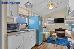 Cozy apartment, private beach & jacuzzi - Image 2