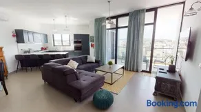 St Julians Central luxury apartment - Image 2