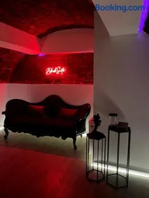 Suite de Luxe - Jacuzzi & Cave Secrète - Image 1