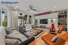 Luxurious Miami Waterfront Gateaway, A Location - Image 5