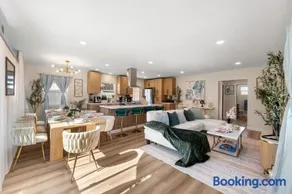 Entire Private Home with 3 King Beds, Gated Yard, 4 Parking, Ranch-Style, Available Now - Image 4