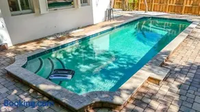 Pool House in Fort Lauderdale - Image 2