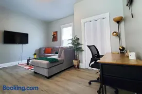 Cozy 2BR, Near Top attractions - Image 2