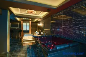 La Golden Room - Suite de Luxe avec Jacuzzi - Image 1