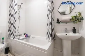 Charming 1 Bedroom Near Gravesend Station - WiFi - Image 2