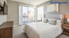 Landing Beautiful 1BD Gym Yoga Studio - Image 3