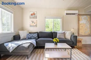 Relaxing Farm Retreat- Fresh Eggs with Every Stay! - Image 1