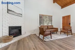 Camp Nelson Lodge Room 10 - Image 3