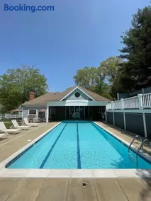 Tranquil Villa by Mohegan Sun with Pool & Hot Tub - Image 3