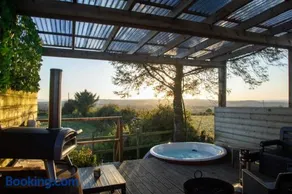 Hill View Lodge - Image 1
