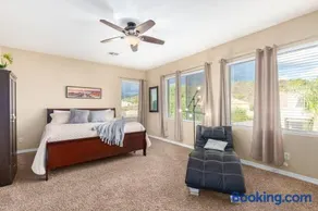 Luxury Cul-De-Sac Home With Heated Pool & 5BR - Image 2
