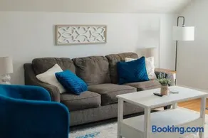 Charming Apt with chic decor Superhost w 5 Stars - Image 2