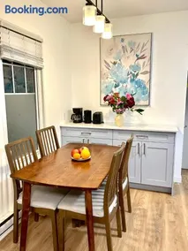Private Entire Guest Suite, 1 min to bus stops to Downtown and major attractions - Image 4