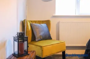 Colby House with Private Parking - Image 3