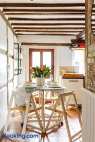Beautiful 17th Century Cottage - Image 4