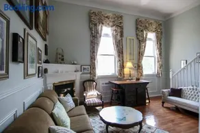 The Jypsy Inn - The Royal Suite Bracebridge - Image 1