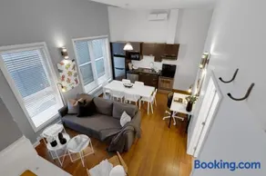 Main - Spacious Modern Mezzanine Suites Near Downtown Montreal - Image 2