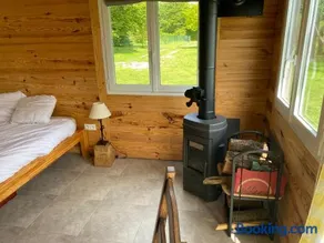 Chalet autonome à louer sur terrain de loisir de 2000m2 avec étang privé - Image 4