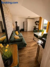 Modern apartment with balcony & panoramic view - Image 1