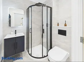 Pristine Home • Near Station, Pantiles & Calverley - Image 5