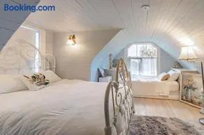 The Cottage and Castle - Image 3