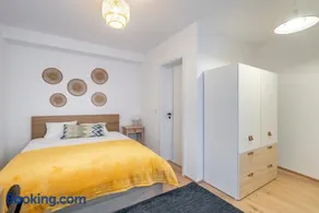 Luxxy Guesthouse - Image 2