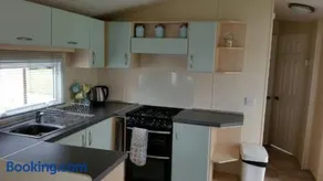 Pine Ridge 59 Rockley Park Poole with sea view sleeps six - Image 2