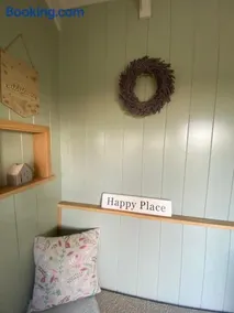 Happy Place Shepherds Hut - Image 1