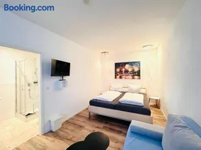 Looks Inn - Image 2