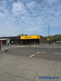 Deluxe Inn - Felling - Image 3