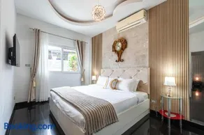 Platinum Villa Rawai 76 - Image 2