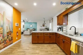 New! Near Ballparks, Stadium, Raceway, 4 TVs, Fast WiFI - Image 2