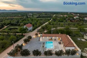 Villa Mille with sauna and pool - Image 2