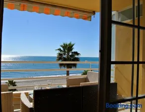APARTAMENTO FRENTE AL MAR,PRIMERA LINEA DE PLAYA - Image 3