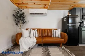 Hillenbrand Hideaway - Image 5
