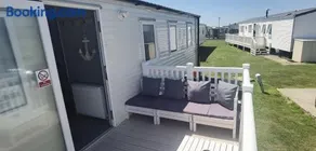 Big Boss Caravan-Camber Sands,Sleep 8, Free Wi-Fi, Netflix, Parking - Image 4