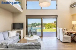 Villa Idyle - Beachfront Residence - Image 2