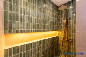 Bali Évasion - Jacuzzi & Sauna Privatif à Nice - Image 3