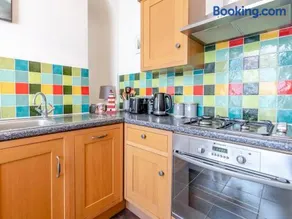 2 Bed in Tenby oc-fb025 - Image 2