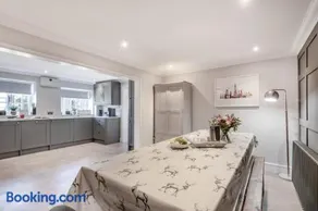 6 Bed in Bacton oc-2187 - Image 4