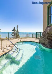 Panoramic Lake Views King Bed Studio, Whirlpool and Hot Tub - Image 1