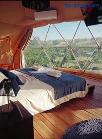 Entre racimos, glamping entre viñedos en bodega - Image 1