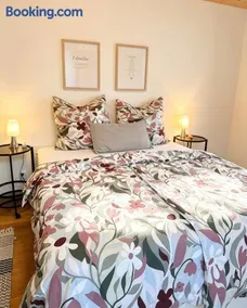DIMA Apartments Cozy Lakeside Stay - Image 3