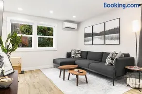 Modern Ballard Retreat Near Beach & Parks - Image 2