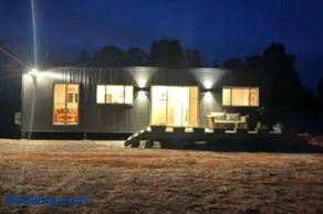 Lakeside Off-Grid Luxury Cabin Redman View - Image 2