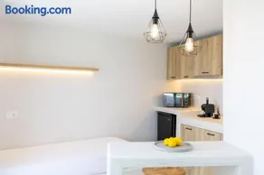 Christina's Cozy Snuggery - Image 3