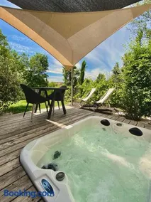 Chambres avec Jacuzzi privatif - Kassiopée Bed & Spa - Image 2